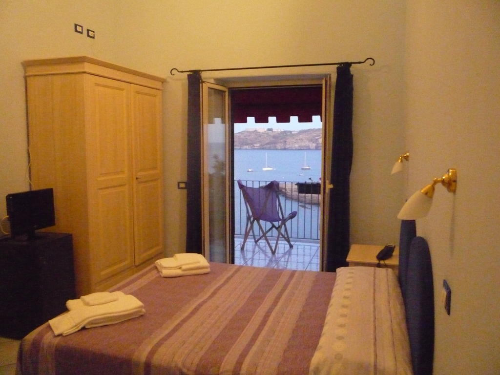 Hotel Villa Iulia Вентотене Номер фото
