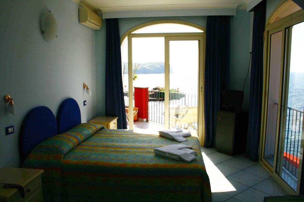 Hotel Villa Iulia Вентотене Екстер'єр фото