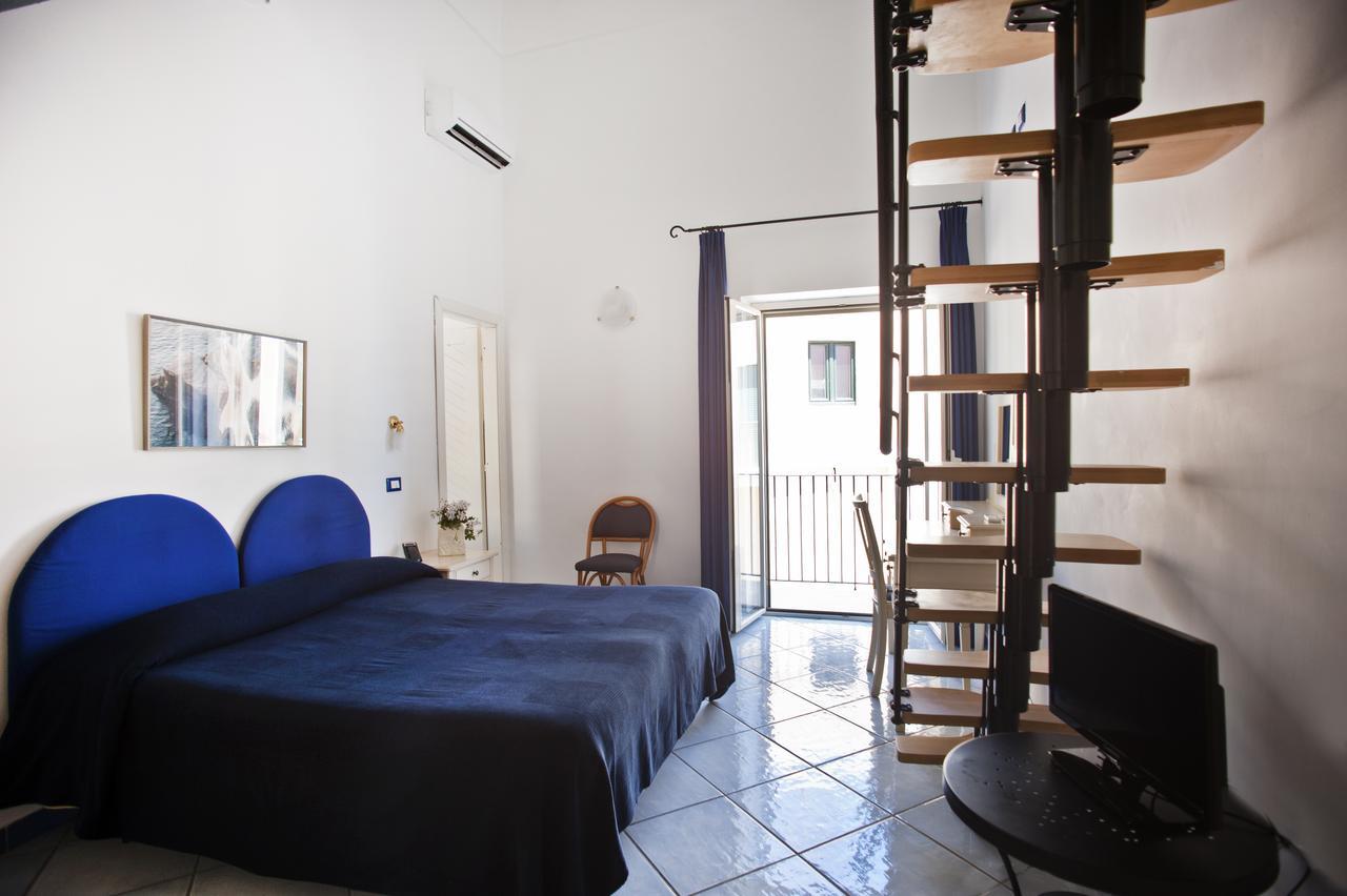 Hotel Villa Iulia Вентотене Екстер'єр фото